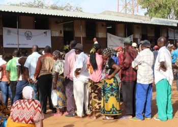 Terrorismo e Desconfiança no Sistema Eleitoral Ensombram Eleições Livres em Moçambique
