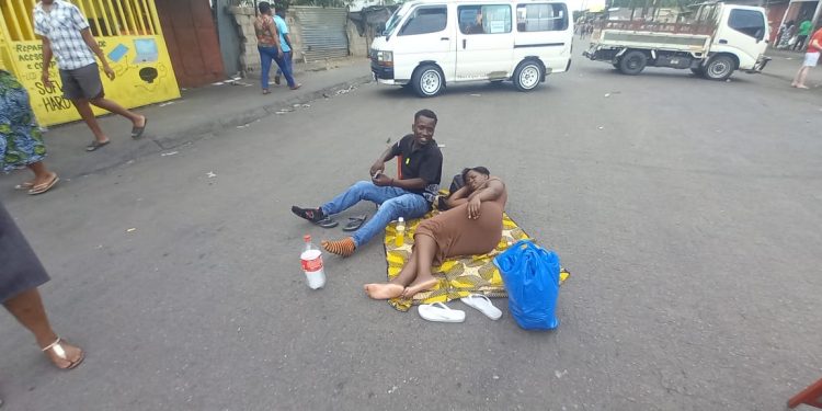 Manifestantes Bloqueiam Vias de Acesso à Capital Maputo