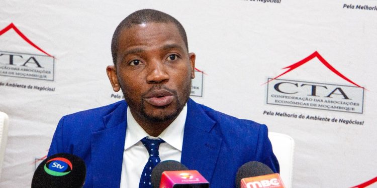 Demora na Emissão de Vistos de Técnicos Estrangeiros Compromete Negócios em Moçambique