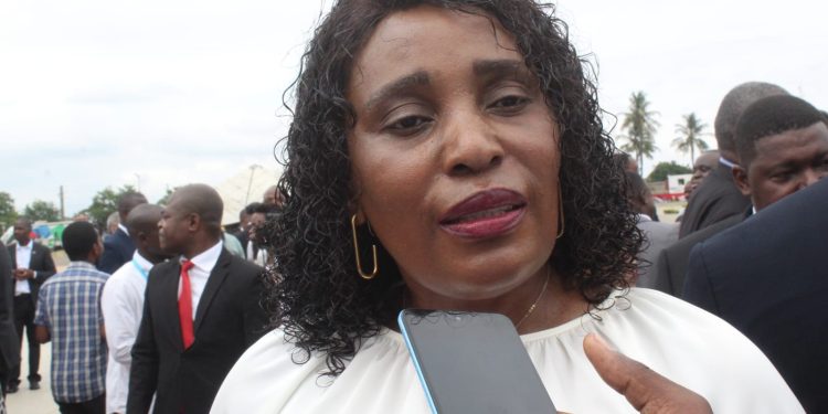 Ministra da Educação Promete Distribuição de Livros Escolares Gratuitos no Primeiro Trimestre