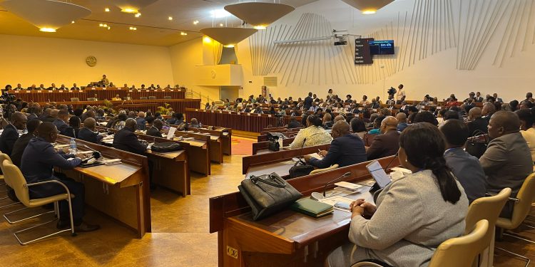 Parlamento Aprova Lei que Abre Espaço para Revisão Constitucional
