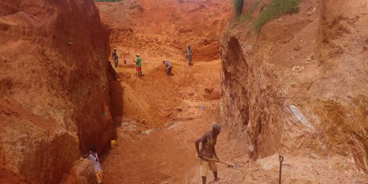 Moçambique Suspende Mineração na Província de Manica, a Maior Produtora de Ouro