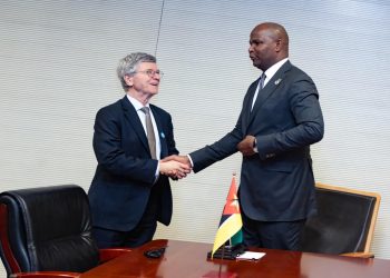 Jeffrey Sachs disponibiliza-se para apoiar programa económico do Presidente Chapo