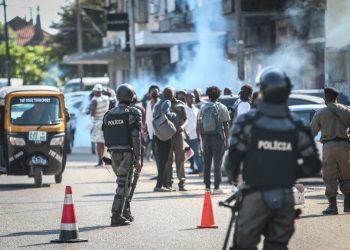 Police Open Fire on Mondlane Supporters