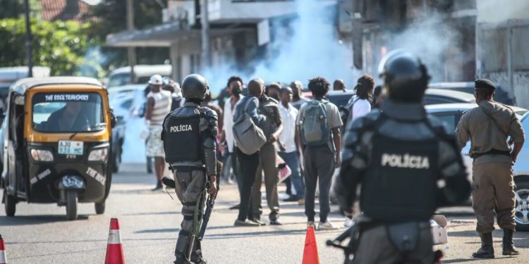 Police Open Fire on Mondlane Supporters